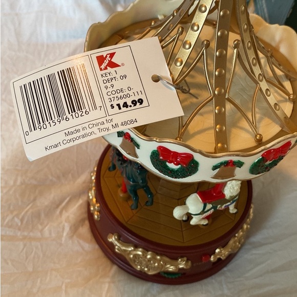 VTG Maisto Christmas Holiday Village Carousel Musical Animated Merry Go Round - Picture 9 of 11